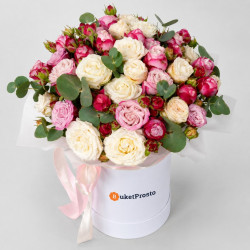 Композиция из 11 пионовидных роз в коробке
